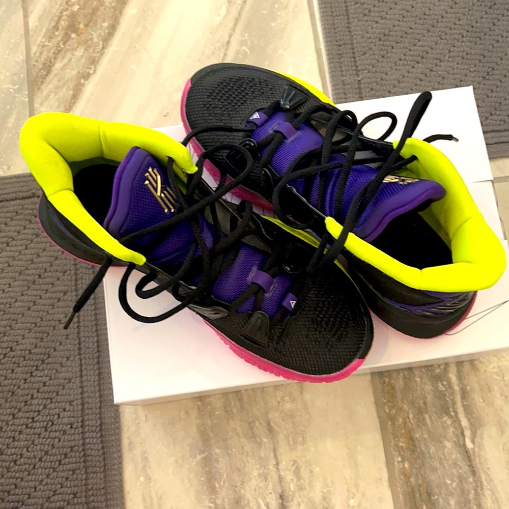 Kyre Nike custom!!!